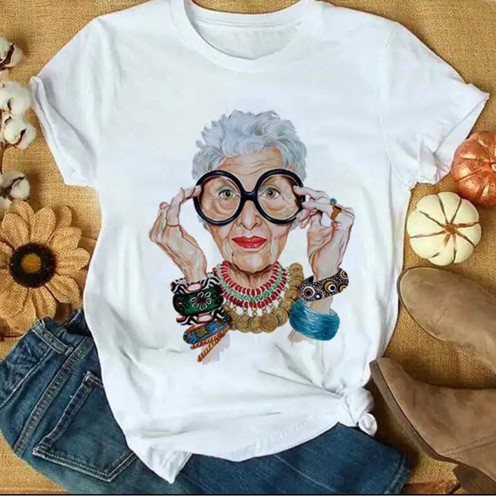 Iris Tee - Groovy Ladies -🚨🚨Please check Size Chart 📊 it Runs Small 🚨
